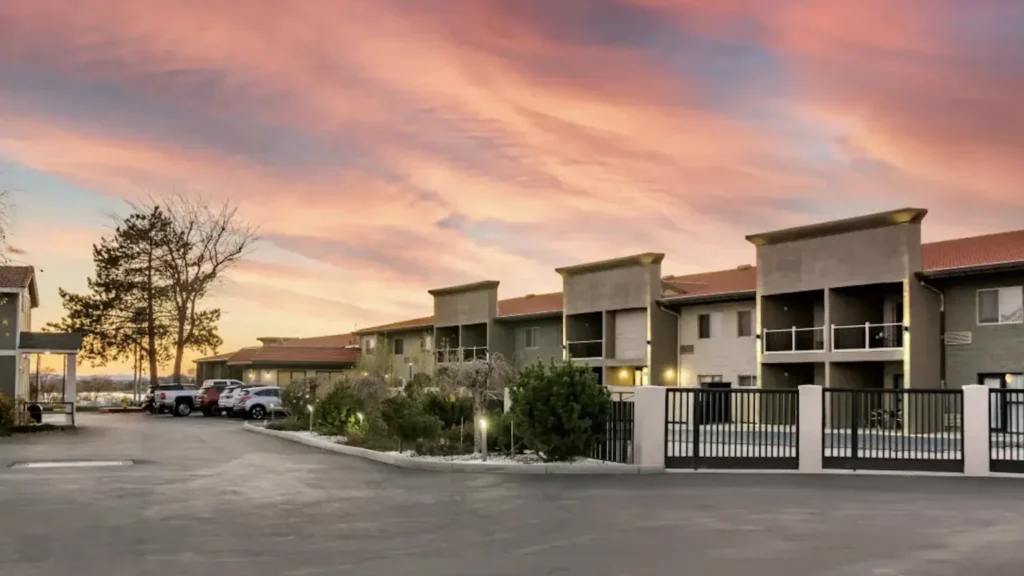 3-Night Ultimate VIP ABGT700 Best Western Plus Lake Front Hotel Package for 2 Guests